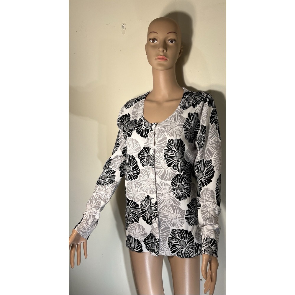 White Stag Women's XL 16/18 Beautiful Black & Gray Floral  Button Sweater comfy!